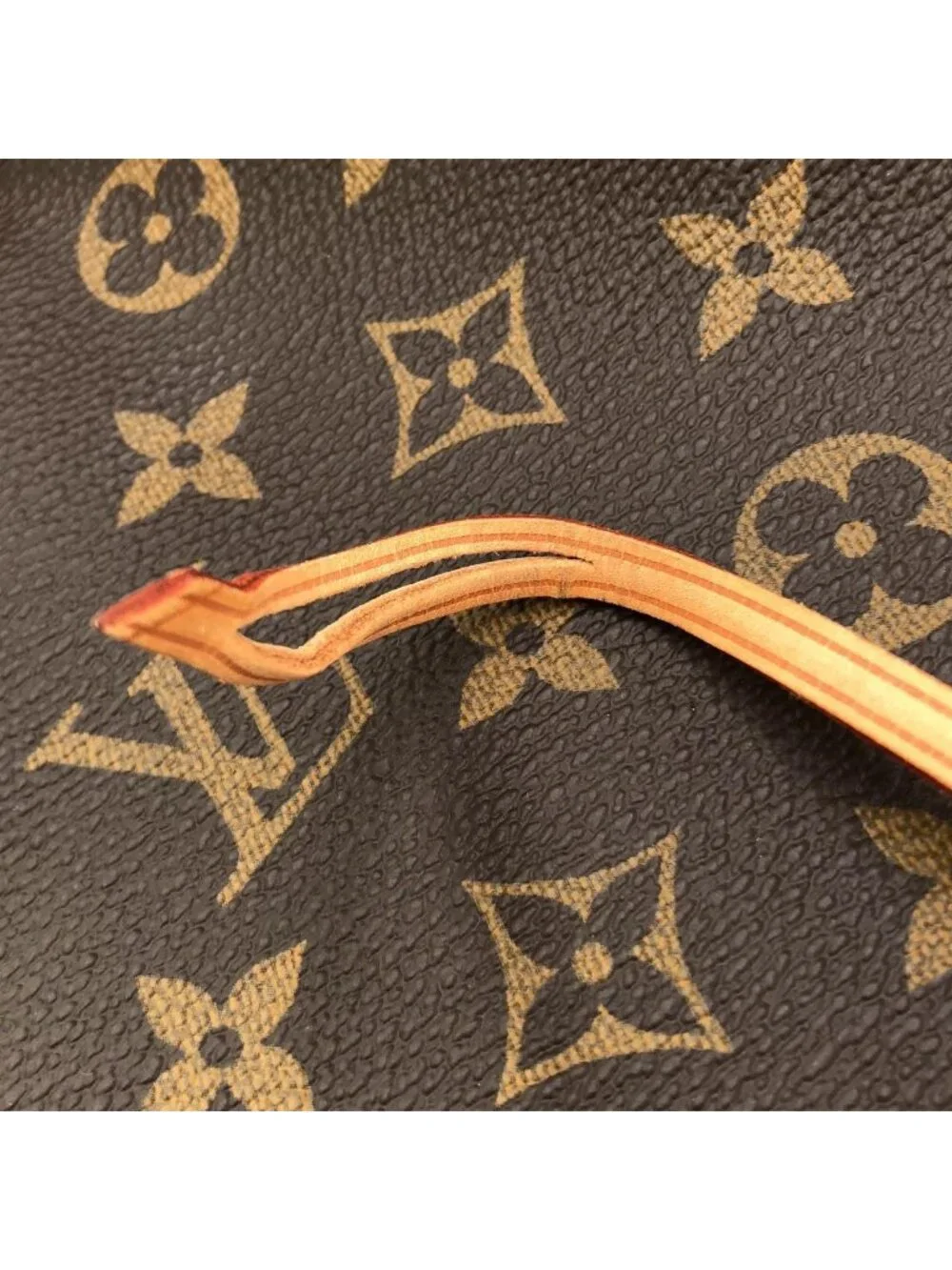 Louis Vuitton Monogram Artsy MM Shoulder Bag